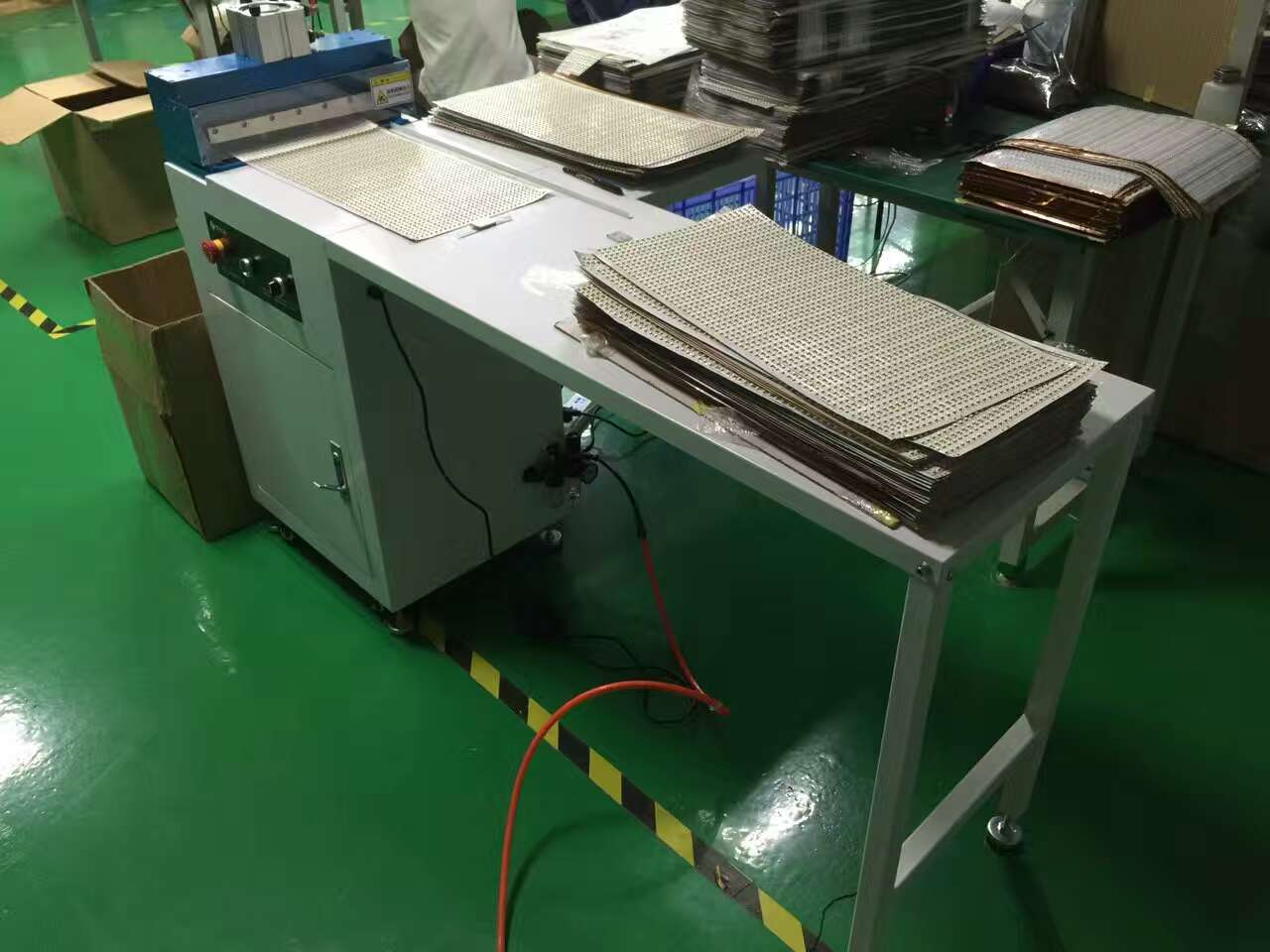 燈條切板機